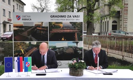 Podpis pogodbe za novo brv